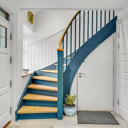 6 Bedroom Beautiful In *