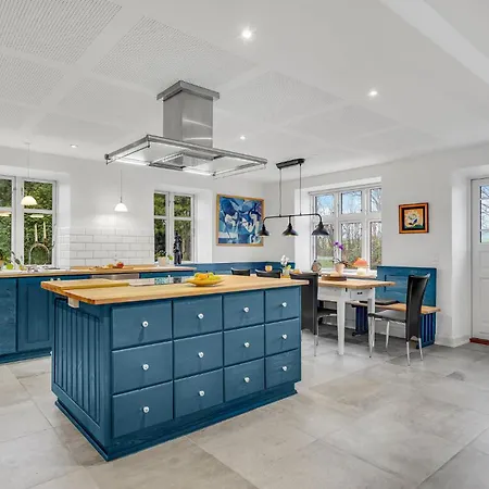 6 Bedroom Beautiful In *